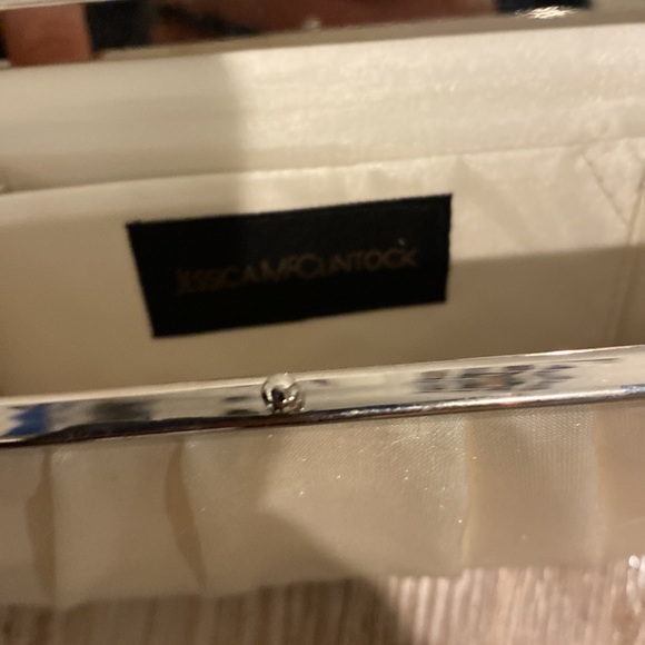 Jessica McClintock white satin clutch - Picture 4 of 7
